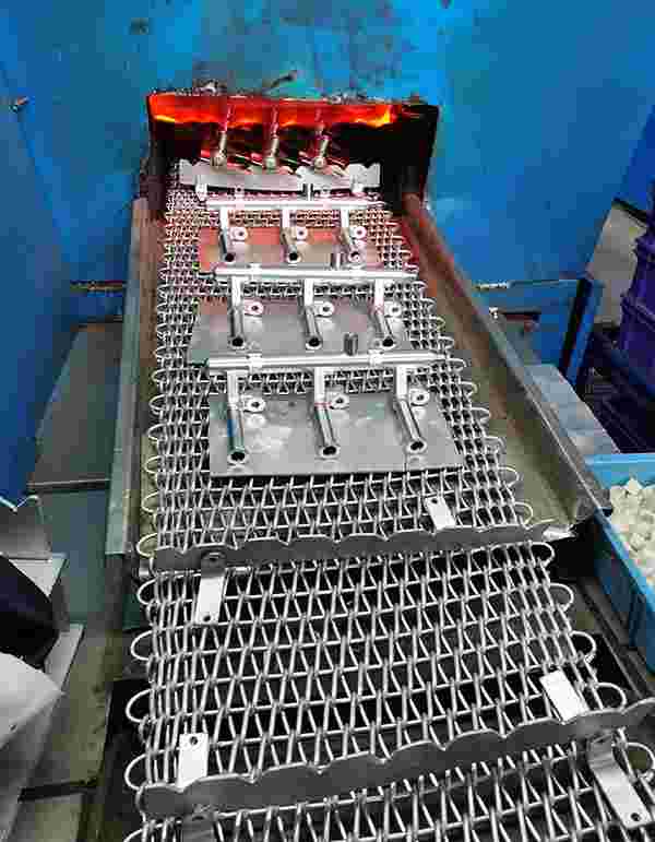 Aluminum brazing furnace water-cooled plate, aluminum radiator, condenser, heat exchanger, water tank, etc. 316L balanced mesh belt